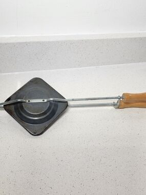 Sandwich Maker Press with Wooden Handle - Non Stick Pre-owned